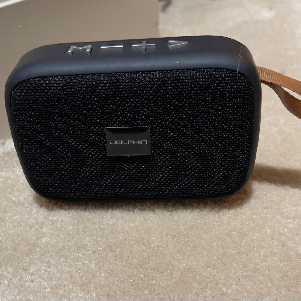 dolphin Bluetooth speaker with FM radio and MP3 player